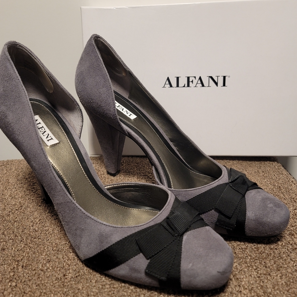 Alfani, 9.5 M, Gray Suede Pumps